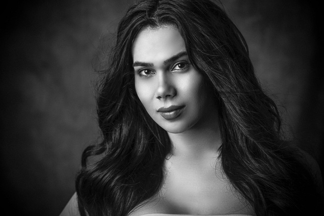 Hương Giang thần thái ngời ngời bên dàn thí sinh Hoa hậu Chuyển giới Quốc tế trong loạt ảnh beauty shoot